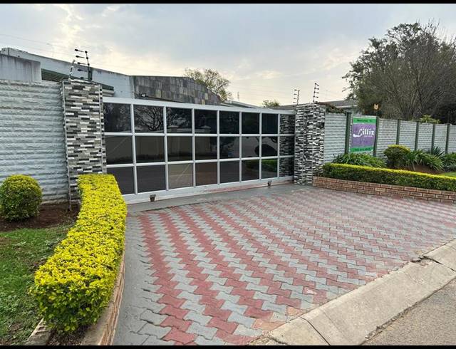 11 BEDROOM HOUSE FOR SALE IN FORT GALE